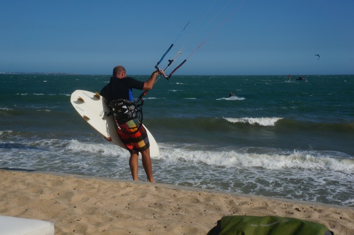 Kite surfer gearing up for the ocean.