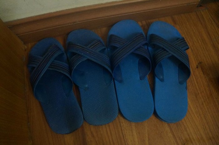 Who wouldn't want to rock these sandals in the bathroom?