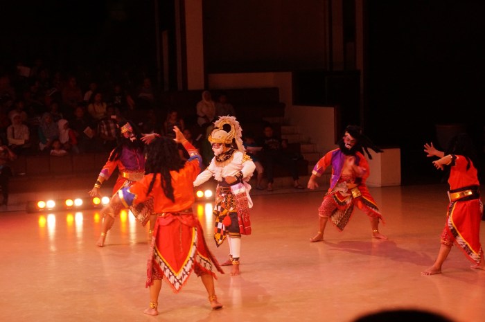 Beautiful Javanese costumes!