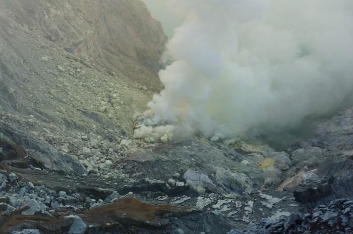 Sulfur miners hard at work down below.