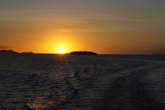 Spectacular view on our last night in Fiji on our boat ride to the main island, Viti Levu.