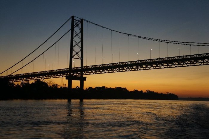 Boating under the longest bridge in all of Peru!