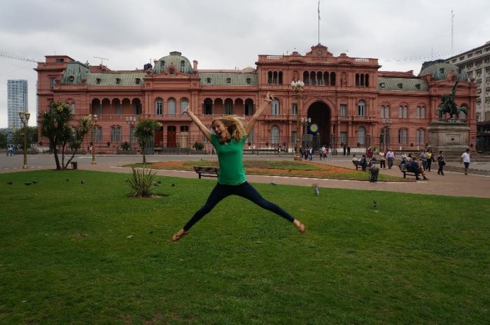 Alison in front of the Pink House, Argentina's version of the White House. Probably hasn't been the most popular place in BA in recent years.